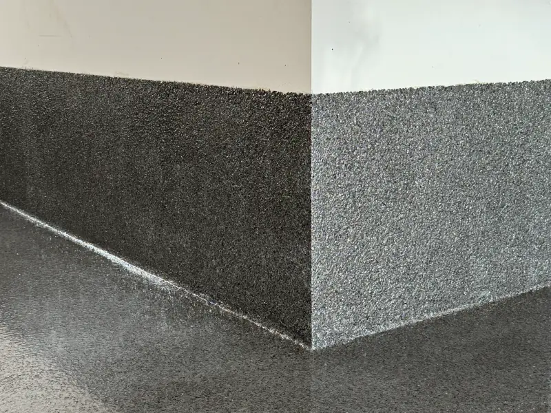 Détail du fini flocons au coin d’un pilier